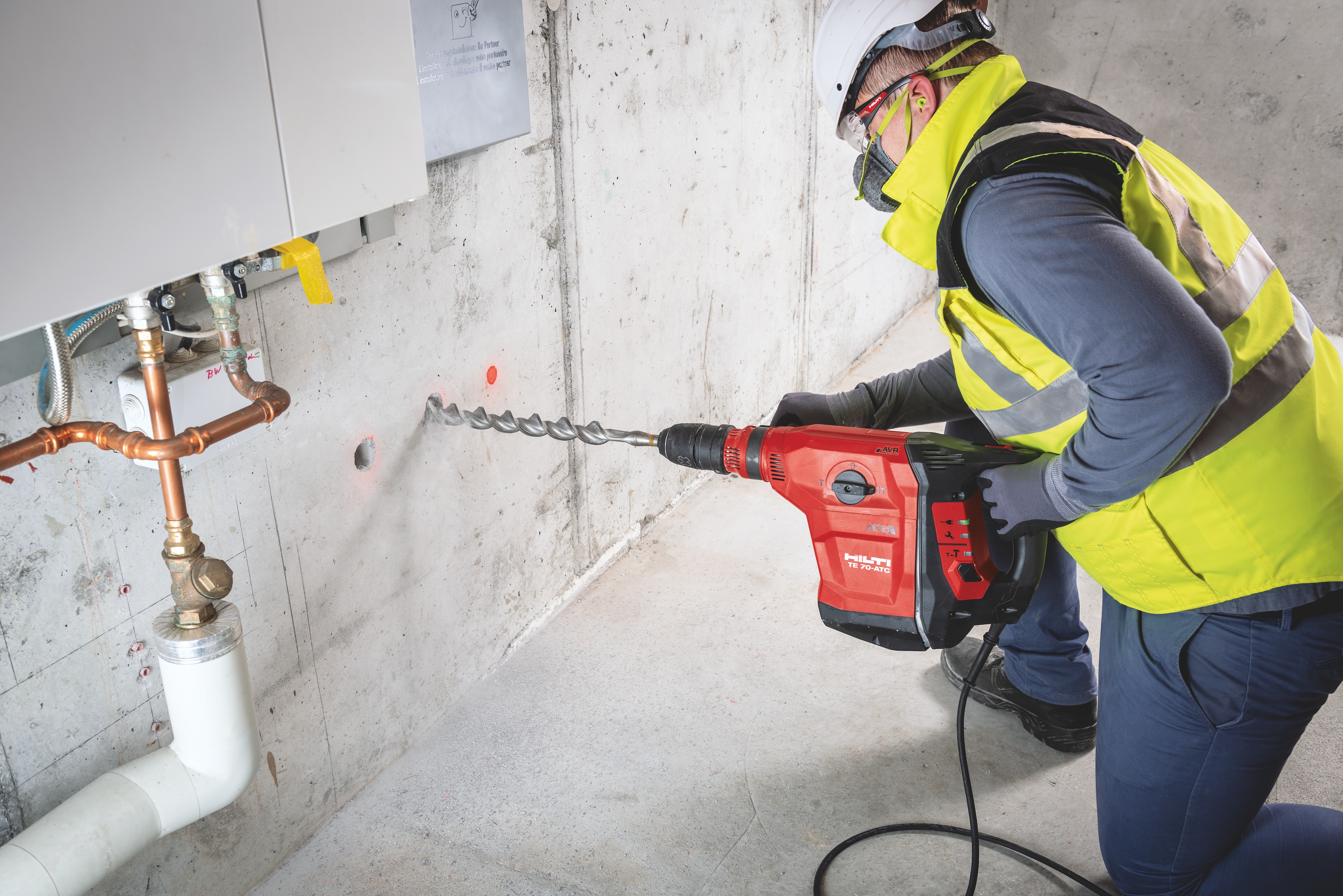 Vrtání do betonu pomocí kombinovaného kladiva