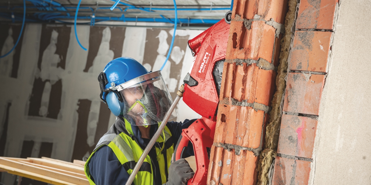 Řezání za mokra pomocí řezače DCH 300-X