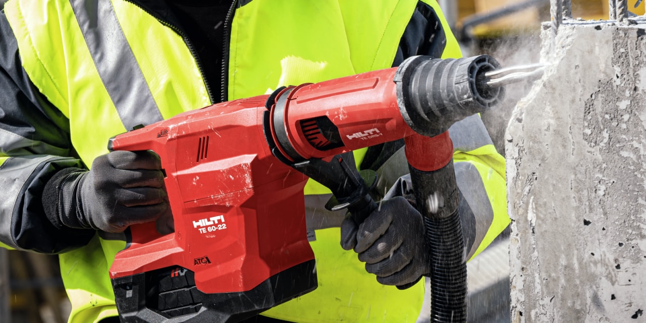 Sekání s akumulátorovým kombinovaným kladivem s odsáváním