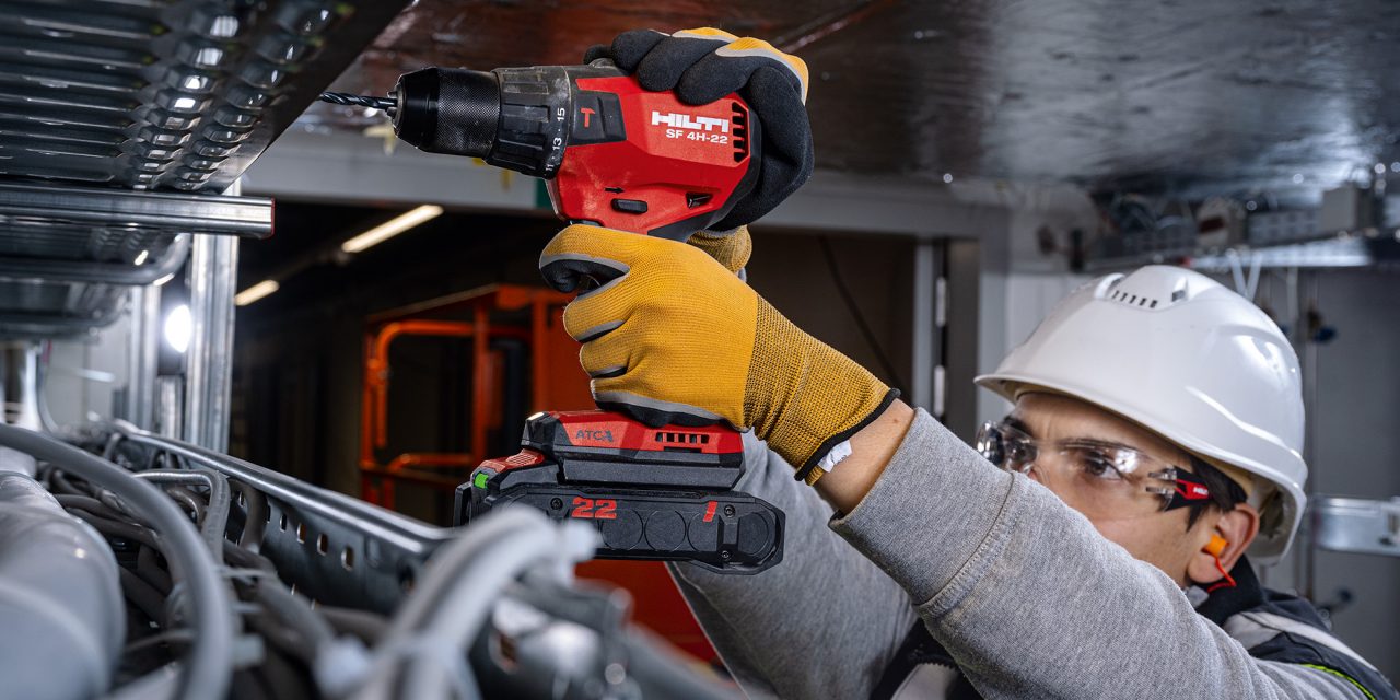 Vrtání do dřeva pomocí akumulátorového šroubováku