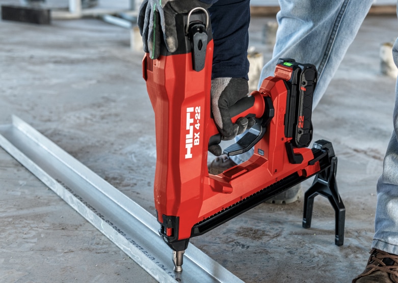Práce s vsazovacím strojem BX 4-22