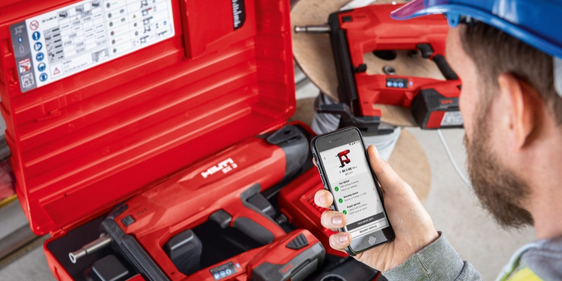 Tedd okosabbá! A BX 3-as vezeték nélküli szegbeverő beépített Bluetooth technológiával rendelkezik, így a Hilti Connect Applikáció segítségével gond nélkül kezelheted gépparkodat egy gombnyomásra.