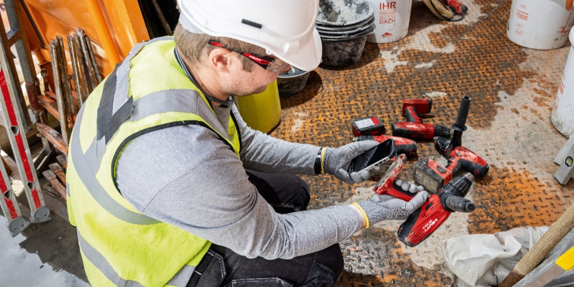 Hilti Connect Applikáció gondtalan géppark-kezelést biztpsít egy gombnyomásra.