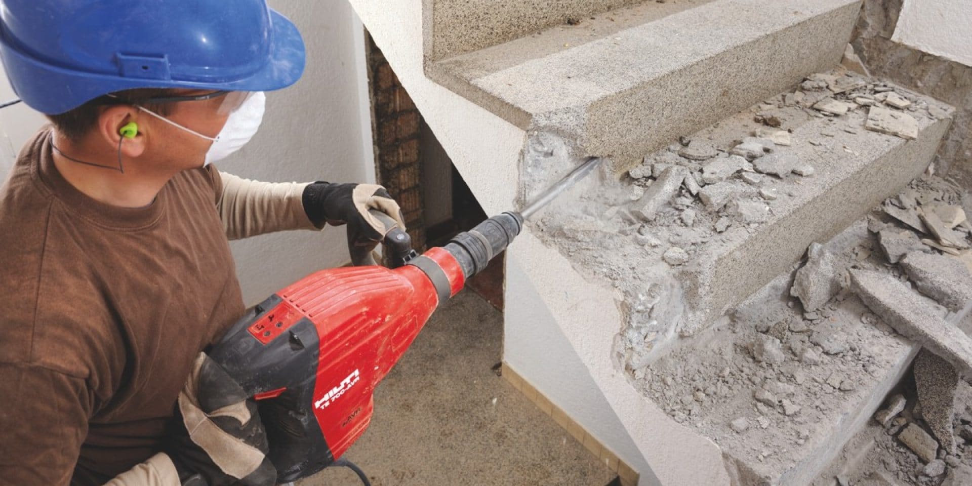Hilti TE 700 wall breaker