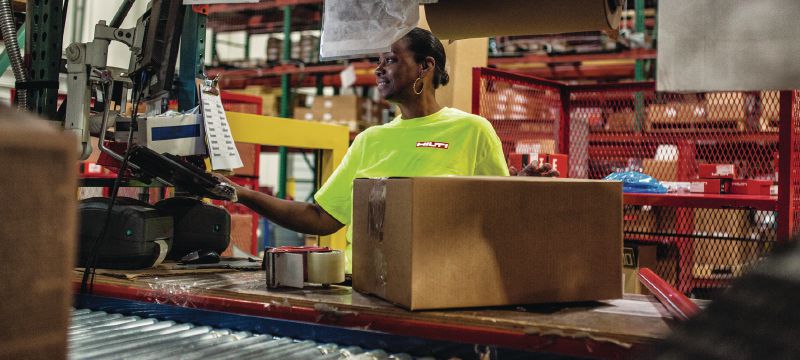 Hilti SMART szállítási és szervizcsomagok Átalánydíjas szállítási díjat és egyéb időtakarékos szolgáltatásokat tartalmazó csomagok az Ön vállalkozásához illeszkedő, kényelmes előfizetési lehetőségek választékával. Alkalmazások 1