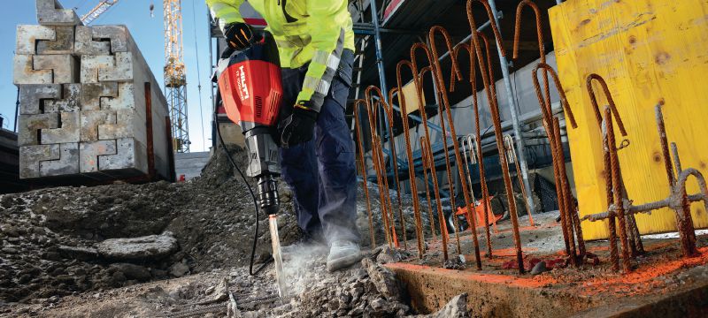 TE 1000-AVR betontörő Sokoldalú véső padlózat feltöréséhez és alkalmi falvéséshez (univerzális tápkábellel) Alkalmazások 1