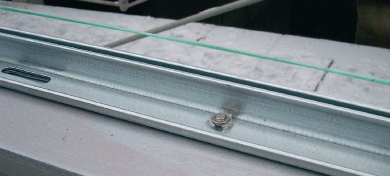 X-CR P8 rozsdamentes acél szegek Egyes rozsdamentes szeg acél alátéttel, acélra és betonra történő rögzítésekre, lőpatronos szegbeverő készülékhez Alkalmazások 1