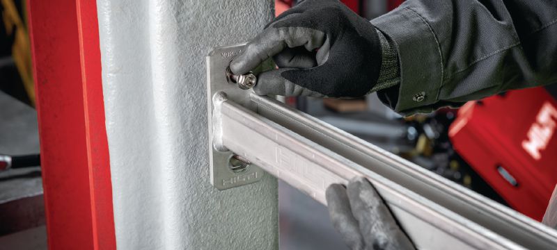 MF menetes köztartó adapter Külső és belső menetes, bevonatos szénacél köztartó tűzvédelmi bevonattal (PFP) ellátott acélgerendákhoz való rögzítéshez Alkalmazások 1
